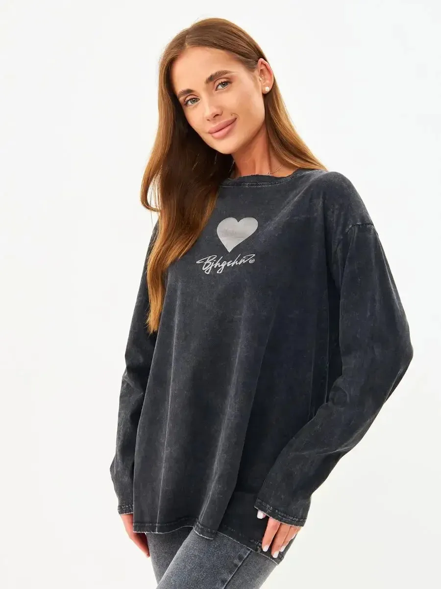 Cute ladies graphic washed oversized tees and oversized long sleeves shirts