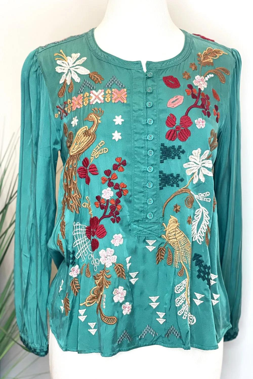 Johnny Was Workshop Zuzu Field Henley Embroidered Blouse Boho Chic W15723 *