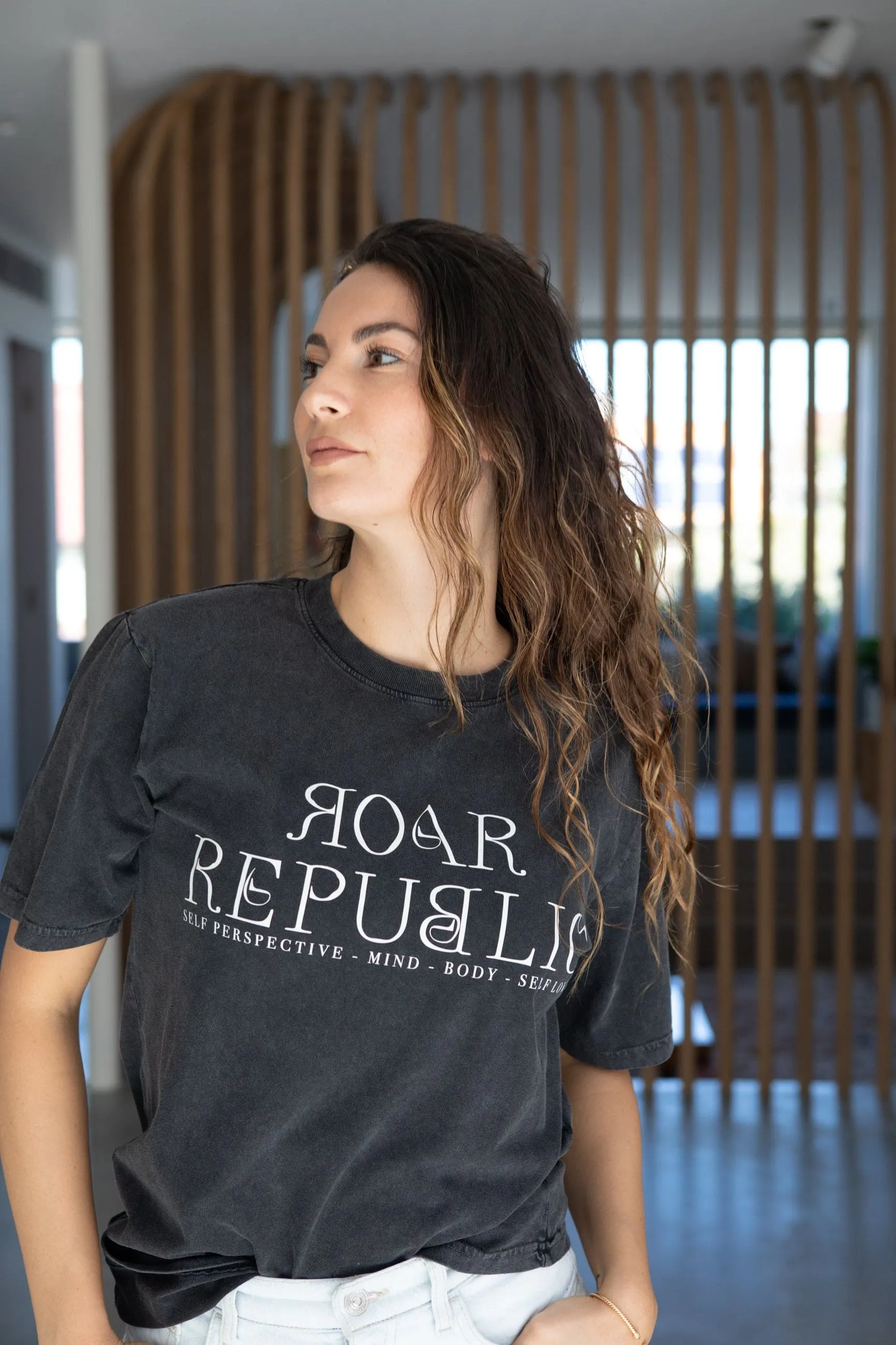 MAE OVERSIZED ROAR REPUBLIC LOGO T-SHIRT